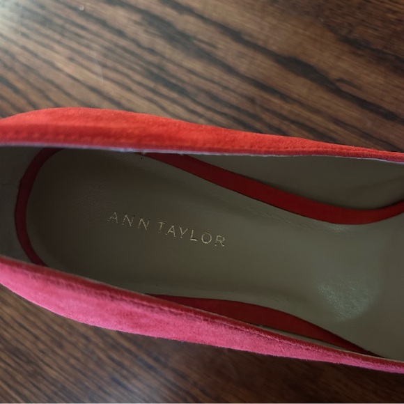 Ann Taylor Eryn Red Suede Heels Size 8 - Picture 8 of 11
